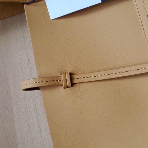 Zara Tote - Picture 7 of 9